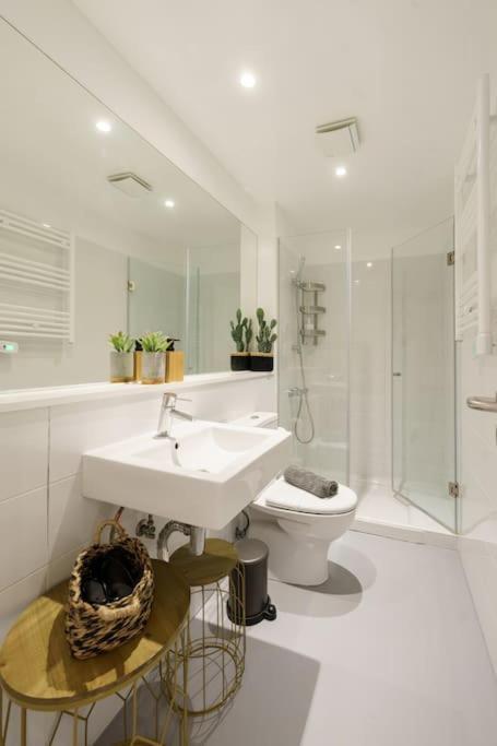 Apartment Charm With Patio Lisbon
