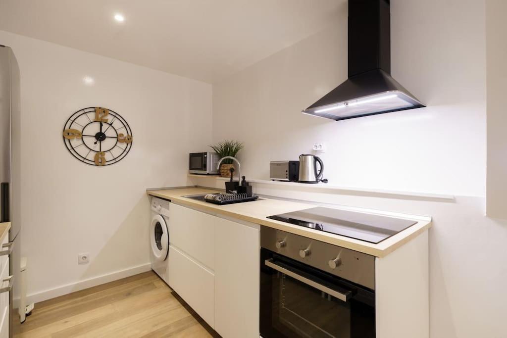 Charm With Patio Apartment *