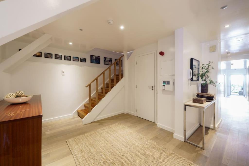 Apartment Charm With Patio *