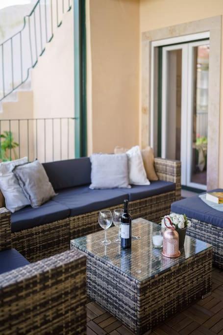 Apartment Charm With Patio Lisbon