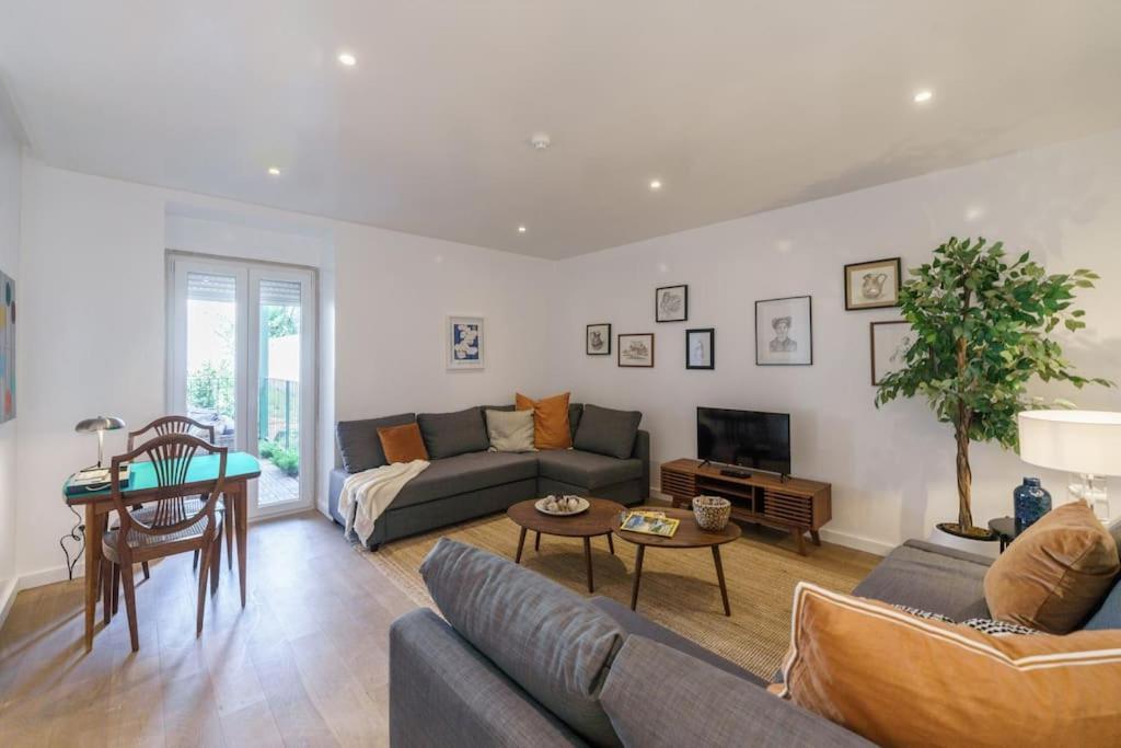 Charm With Patio Apartment