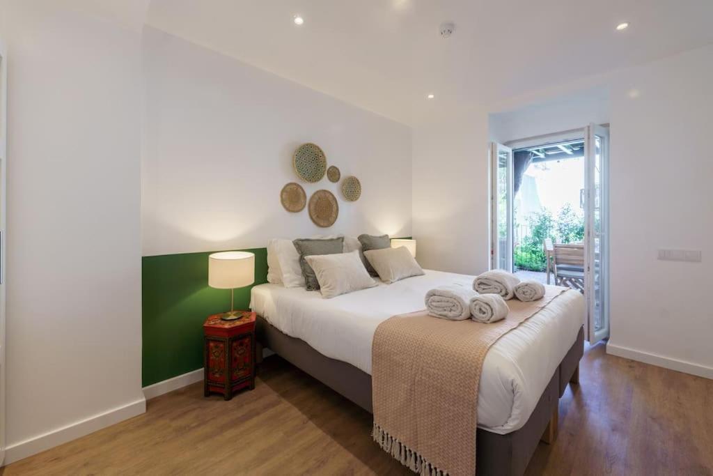 Charm With Patio Apartment