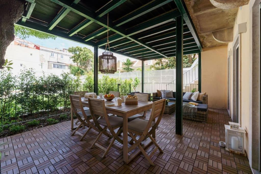 Apartment Charm With Patio *